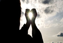 买股票从哪开户:散户应该买什么股票-外交部：中国对俄罗斯持普通护照人员试行免签政策